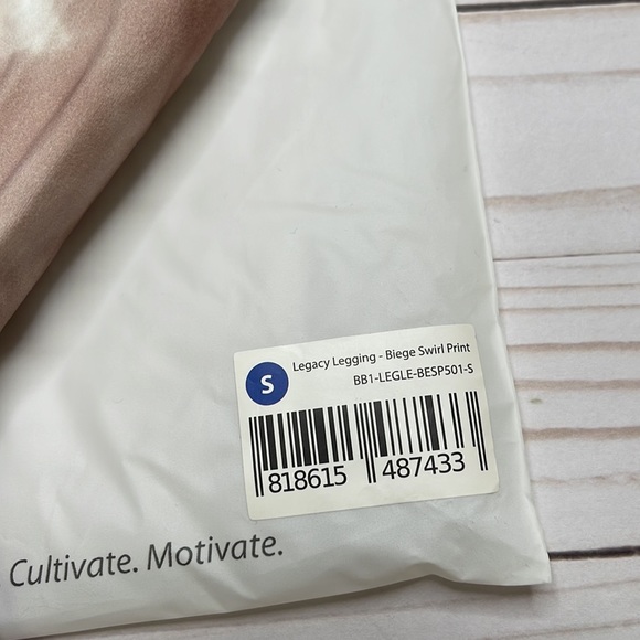 BuffBunny Legacy Leggings - Beige Swirl Print - Picture 11 of 12